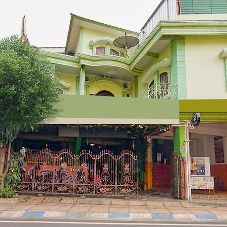 Oyo Life 3103 Opo Homestay & Kost Маланг Экстерьер фото