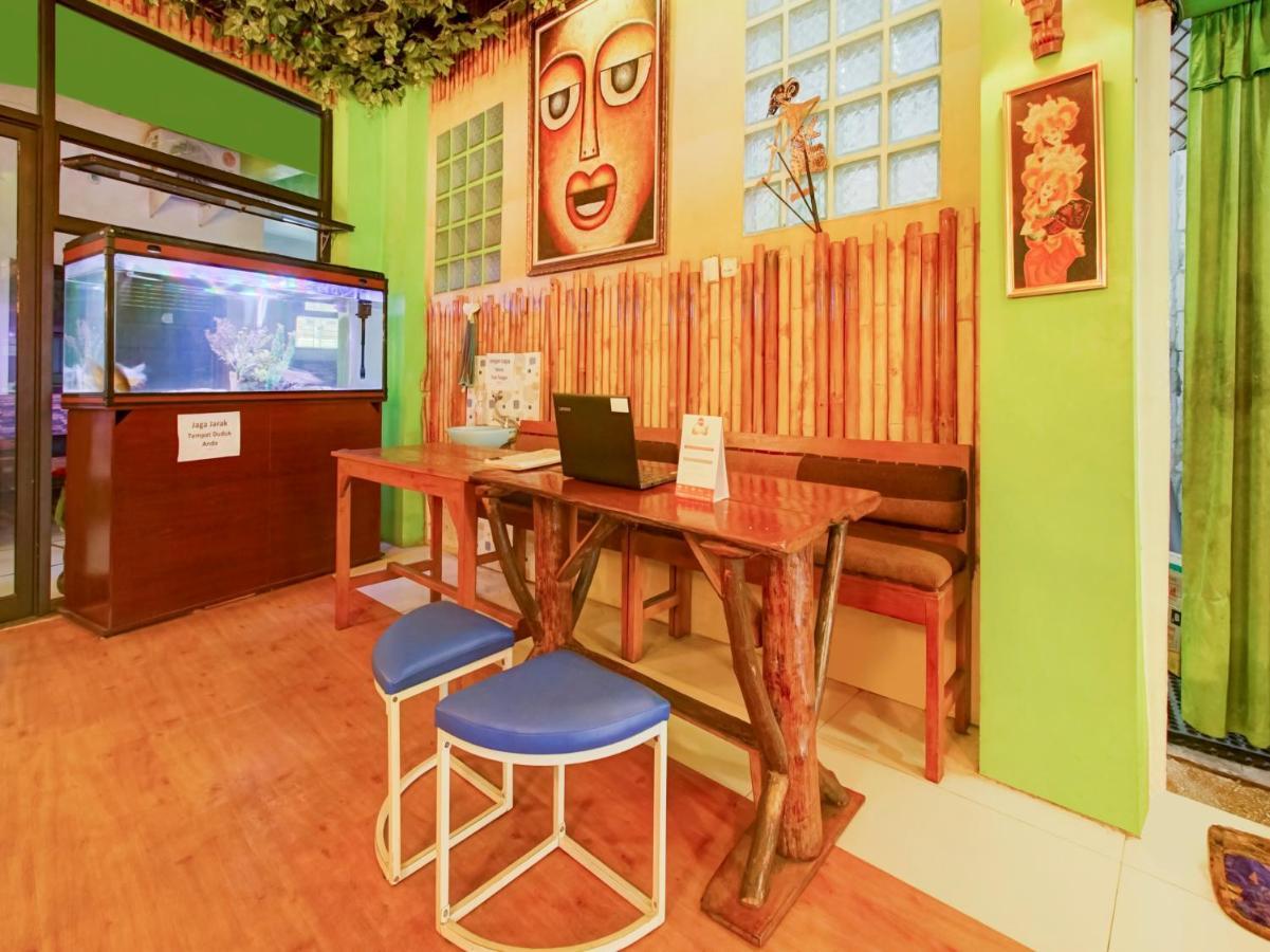 Oyo Life 3103 Opo Homestay & Kost Маланг Экстерьер фото
